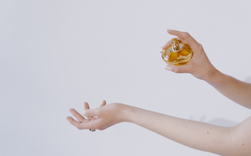 cách sử dụng nước hoa lưu hương lâu