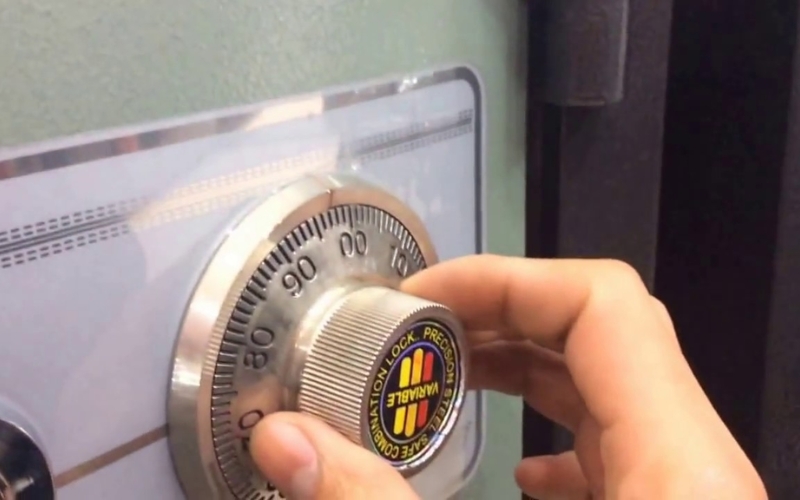 Cách mở két sắt 3 số thông thường