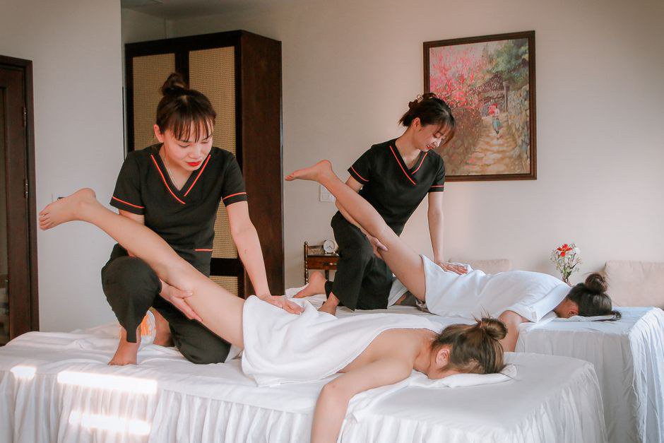 Đau Cổ Vai Gáy Dân Văn Phòng: Massage Sài Gòn Quận 3 Gỡ Rối