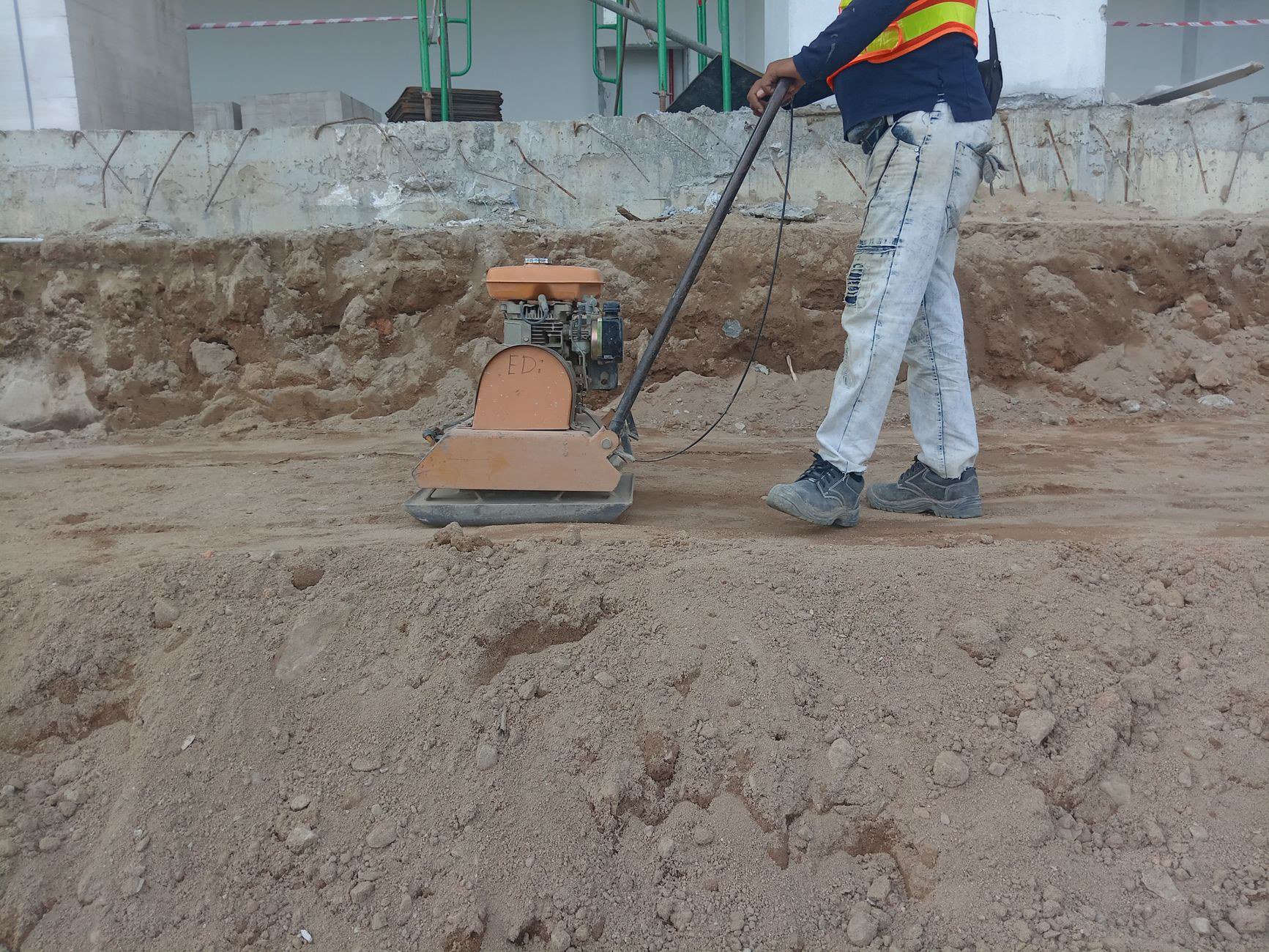 Báo Giá Thi Công Sơn Epoxy Tự San Phẳng Gồm Những Gì?